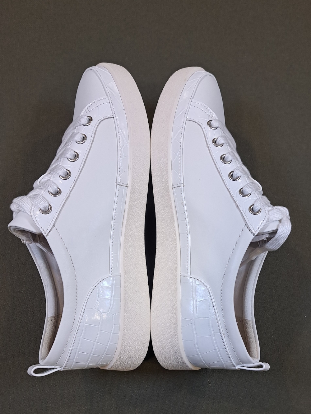 Vionic Winny Sneakers - Color: White - Size: Women 9 - Picture 7 of 11